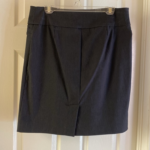 Reitmans Skirt - size 13 - Picture 3 of 6